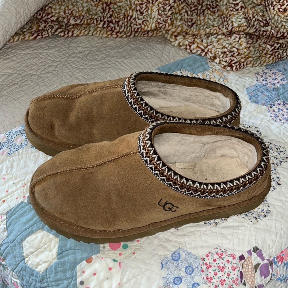 TRADE UGG Tasman Embroidered Slippers